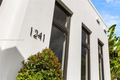 Villa ou maison à vendre à Coral Gables, Floride: 4 chambres, 315.4 m2 № 1956979 - photo 6