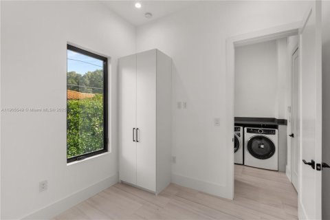 Villa ou maison à vendre à Coral Gables, Floride: 4 chambres, 315.4 m2 № 1956979 - photo 25