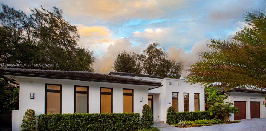 Villa ou maison à Coral Gables, Floride 4 chambres, 315.4 m2 № 1956979