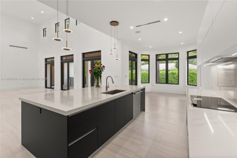 Villa ou maison à vendre à Coral Gables, Floride: 4 chambres, 315.4 m2 № 1956979 - photo 16