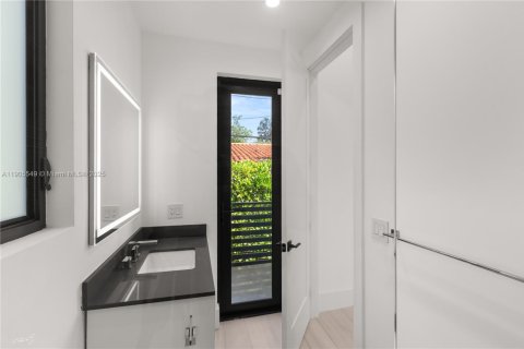 Villa ou maison à vendre à Coral Gables, Floride: 4 chambres, 315.4 m2 № 1956979 - photo 27