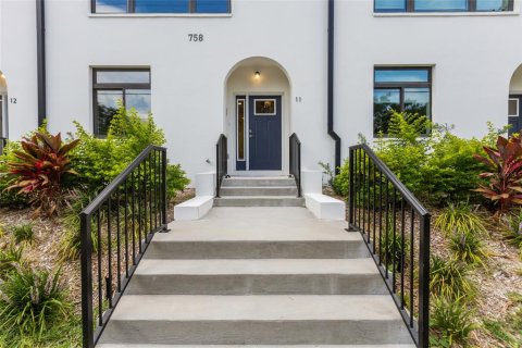 Adosado en alquiler en Orlando, Florida, 3 dormitorios, 259.2 m2 № 1906200 - foto 2