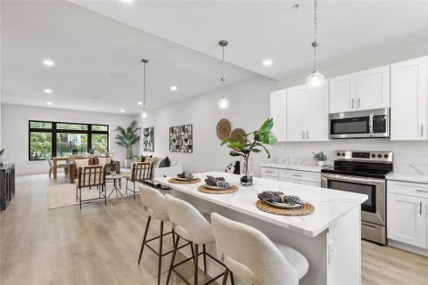 Adosado en alquiler en Orlando, Florida, 3 dormitorios, 259.2 m2 № 1906200 - foto 6