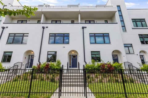 Adosado en alquiler en Orlando, Florida, 3 dormitorios, 259.2 m2 № 1906200 - foto 1