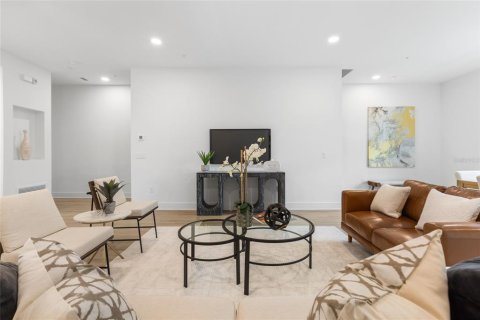 Adosado en alquiler en Orlando, Florida, 3 dormitorios, 259.2 m2 № 1906200 - foto 4