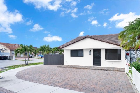 Купить виллу или дом в Хайалиа Гарденс, Флорида 3 спальни, 128.21м2, № 2043569 - фото 2