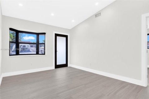 Купить виллу или дом в Хайалиа Гарденс, Флорида 3 спальни, 128.21м2, № 2043569 - фото 8