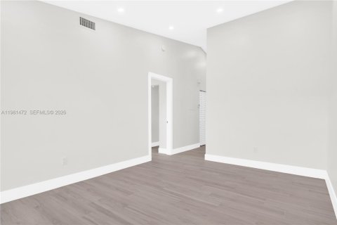 Купить виллу или дом в Хайалиа Гарденс, Флорида 3 спальни, 128.21м2, № 2043569 - фото 7