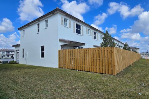 Casa en alquiler en Homestead, Florida, 3 dormitorios, 123.37 m2 № 2030352 - foto 4