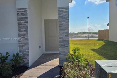 Casa en alquiler en Homestead, Florida, 3 dormitorios, 123.37 m2 № 2030352 - foto 2