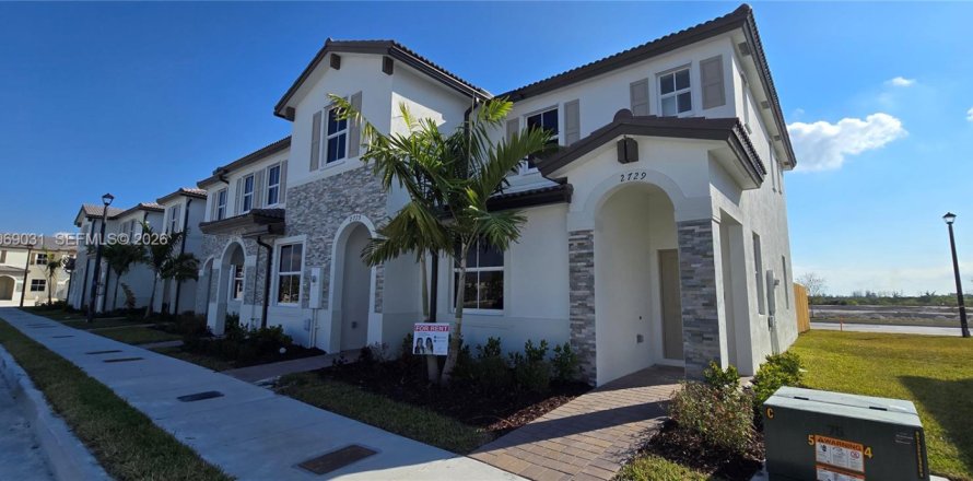 Casa en Homestead, Florida 3 dormitorios, 123.37 m2 № 2030352