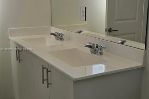 Casa en alquiler en Homestead, Florida, 3 dormitorios, 123.37 m2 № 2030352 - foto 28