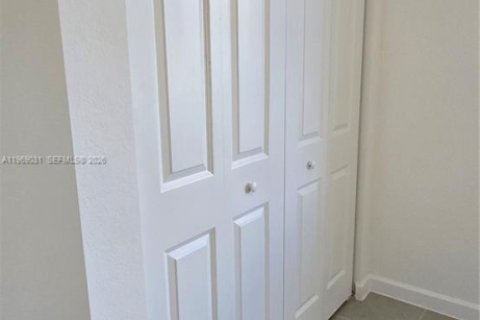 Casa en alquiler en Homestead, Florida, 3 dormitorios, 123.37 m2 № 2030352 - foto 8