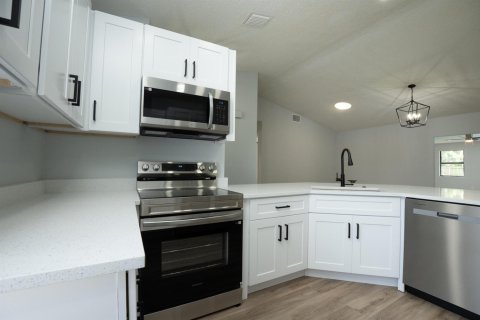 Villa ou maison à vendre à Port St. Lucie, Floride: 4 chambres, 162.21 m2 № 2308033 - photo 7