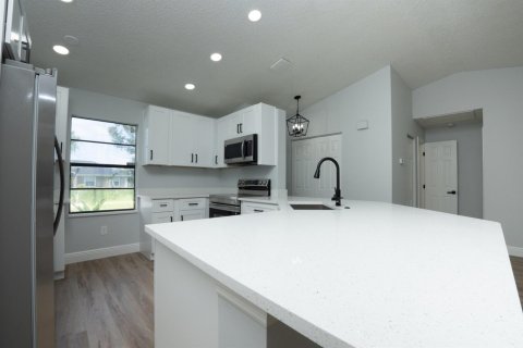 Villa ou maison à vendre à Port St. Lucie, Floride: 4 chambres, 162.21 m2 № 2308033 - photo 12