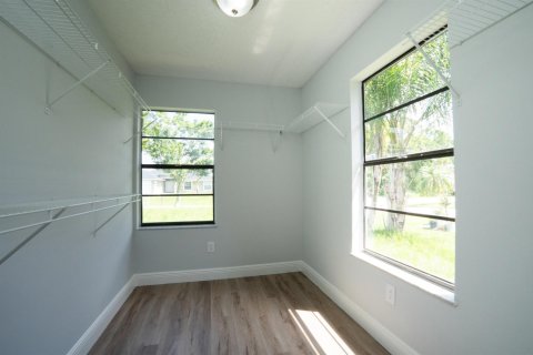 Villa ou maison à vendre à Port St. Lucie, Floride: 4 chambres, 162.21 m2 № 2308033 - photo 16