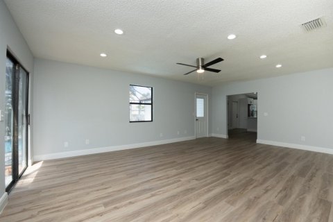 Villa ou maison à vendre à Port St. Lucie, Floride: 4 chambres, 162.21 m2 № 2308033 - photo 28
