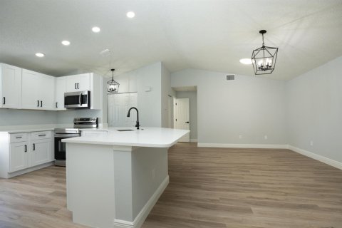 Villa ou maison à vendre à Port St. Lucie, Floride: 4 chambres, 162.21 m2 № 2308033 - photo 6