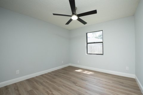Villa ou maison à vendre à Port St. Lucie, Floride: 4 chambres, 162.21 m2 № 2308033 - photo 23