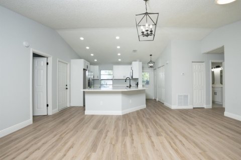Villa ou maison à vendre à Port St. Lucie, Floride: 4 chambres, 162.21 m2 № 2308033 - photo 13