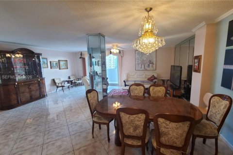 Copropriété à louer à Hallandale Beach, Floride: 2 chambres, 134.71 m2 № 2002385 - photo 4