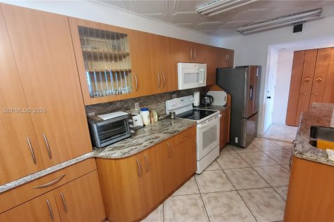 Copropriété à louer à Hallandale Beach, Floride: 2 chambres, 134.71 m2 № 2002385 - photo 16