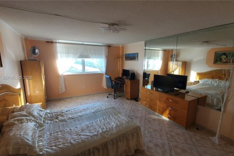 Copropriété à louer à Hallandale Beach, Floride: 2 chambres, 134.71 m2 № 2002385 - photo 8