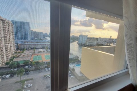 Copropriété à louer à Hallandale Beach, Floride: 2 chambres, 134.71 m2 № 2002385 - photo 11