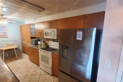 Copropriété à louer à Hallandale Beach, Floride: 2 chambres, 134.71 m2 № 2002385 - photo 19