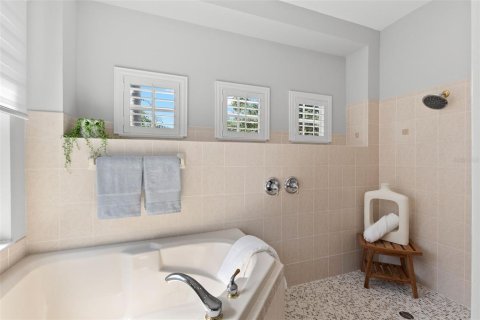 Villa ou maison à vendre à Tampa, Floride: 5 chambres, 361.76 m2 № 1900173 - photo 28