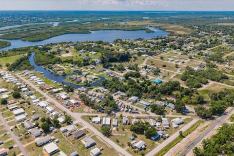 Commercial property in Punta Gorda, Florida 278.71 sq.m. № 2236459
