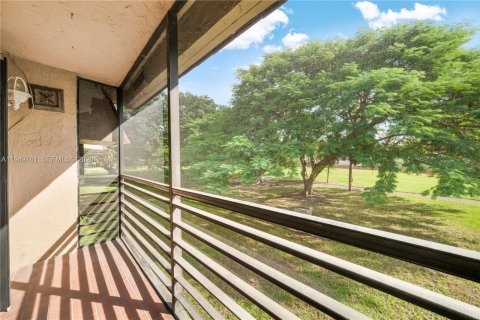 Снять в аренду кондоминиум в Майами, Флорида 2 спальни, 71.53м2, № 2005535 - фото 2