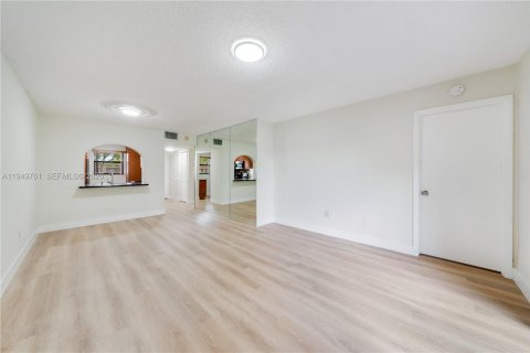 Снять в аренду кондоминиум в Майами, Флорида 2 спальни, 71.53м2, № 2005535 - фото 3