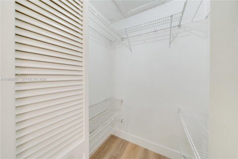 Снять в аренду кондоминиум в Майами, Флорида 2 спальни, 71.53м2, № 2005535 - фото 16