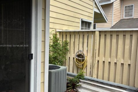 Adosado en venta en North Lauderdale, Florida, 1 dormitorio, 81.94 m2 № 2075308 - foto 2