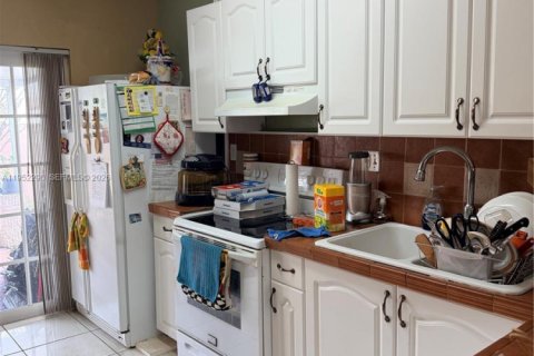 Copropriété à vendre à Hialeah Gardens, Floride: 3 chambres, 111.48 m2 № 2007456 - photo 5