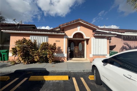 Condo à Hialeah Gardens, Floride, 3 chambres  № 2007456