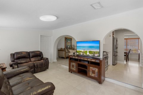 Villa ou maison à vendre à Hialeah, Floride: 4 chambres, 155.8 m2 № 2242253 - photo 23