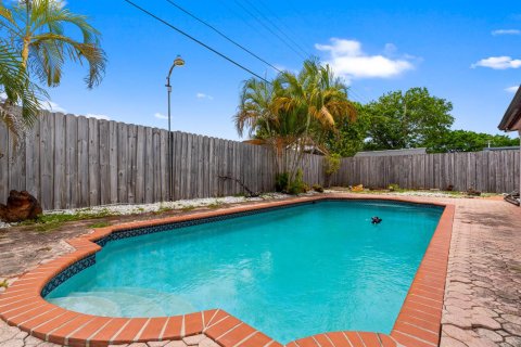 Villa ou maison à vendre à Hialeah, Floride: 4 chambres, 155.8 m2 № 2242253 - photo 21