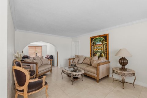 Villa ou maison à vendre à Hialeah, Floride: 4 chambres, 155.8 m2 № 2242253 - photo 7