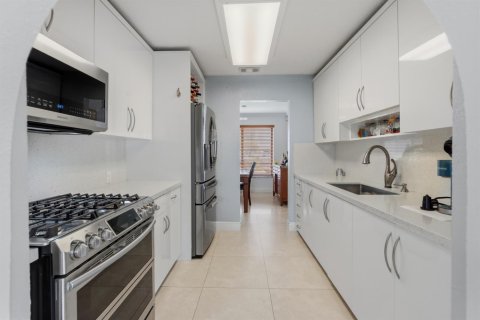 Villa ou maison à vendre à Hialeah, Floride: 4 chambres, 155.8 m2 № 2242253 - photo 24