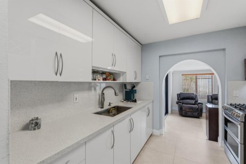 Villa ou maison à vendre à Hialeah, Floride: 4 chambres, 155.8 m2 № 2242253 - photo 29