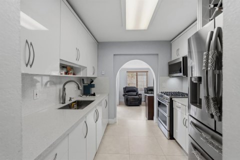 Villa ou maison à vendre à Hialeah, Floride: 4 chambres, 155.8 m2 № 2242253 - photo 27