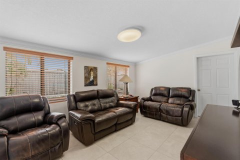 Villa ou maison à vendre à Hialeah, Floride: 4 chambres, 155.8 m2 № 2242253 - photo 14