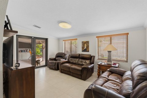 Villa ou maison à vendre à Hialeah, Floride: 4 chambres, 155.8 m2 № 2242253 - photo 13