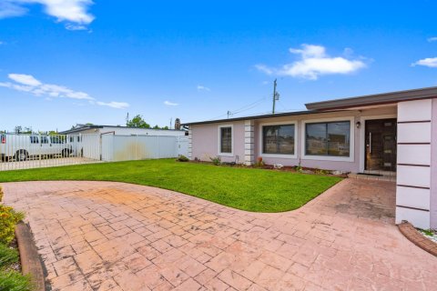 Villa ou maison à vendre à Hialeah, Floride: 4 chambres, 155.8 m2 № 2242253 - photo 6