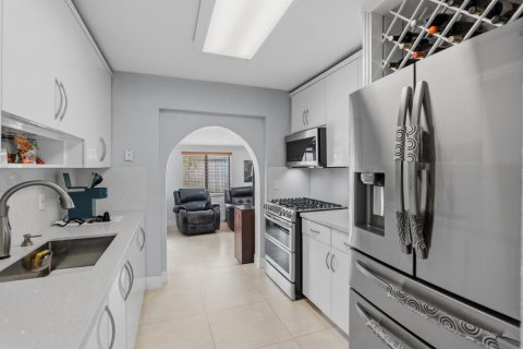 Villa ou maison à vendre à Hialeah, Floride: 4 chambres, 155.8 m2 № 2242253 - photo 28