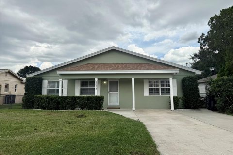 House in Orlando, Florida 3 bedrooms, 152.82 sq.m. № 1821355 - photo 1
