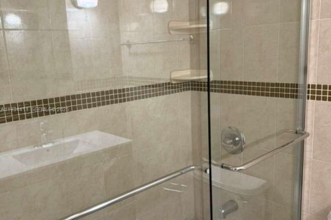 Снять в аренду квартиру в Майами, Флорида 2 спальни, 91.6м2, № 1992560 - фото 20