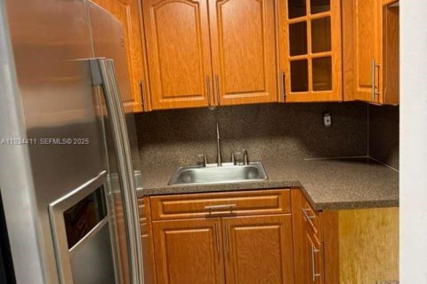 Снять в аренду квартиру в Майами, Флорида 2 спальни, 91.6м2, № 1992560 - фото 8